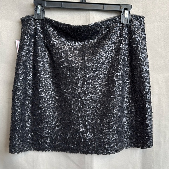 Bisou Bisou Dresses & Skirts - Bisou Bisou NWT Black Sequin Mini Skirt | Straight Fit | Fully Lined | Size L